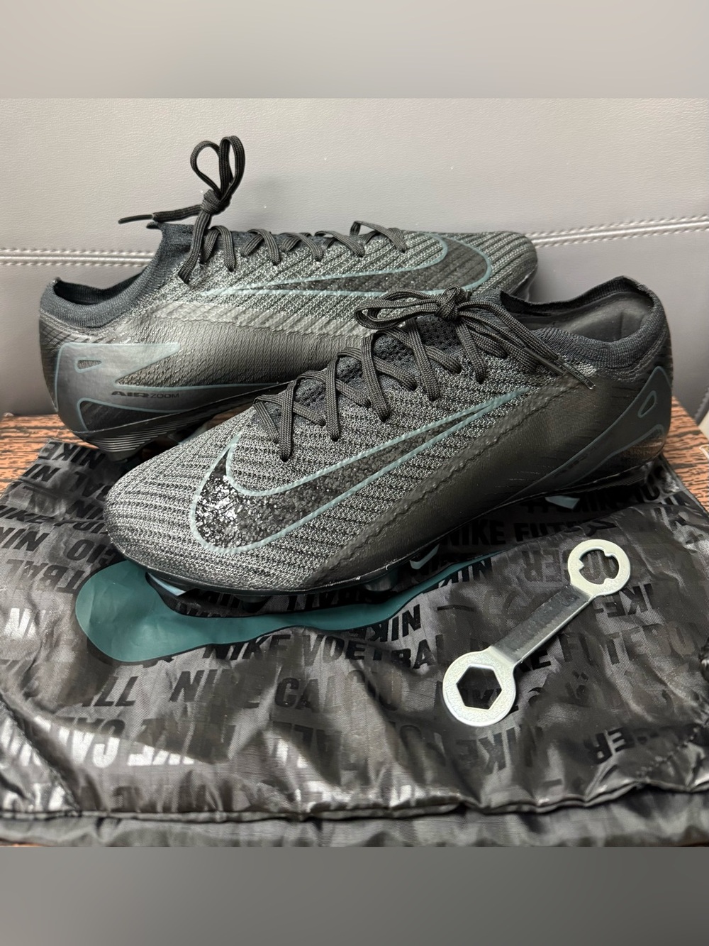 Nike Mercurial Vapor 16 Elite SG-PRO w/Tool & Bag Black Mens Size 8 FQ8688-002